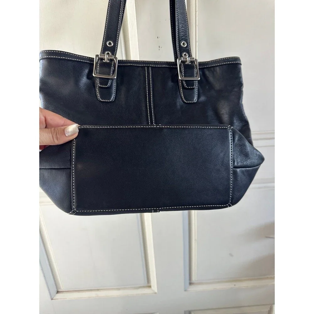 Coach 9572 Hamptons Black Smooth Leather Buckle Straps Hobo Tote Shoulder Bag